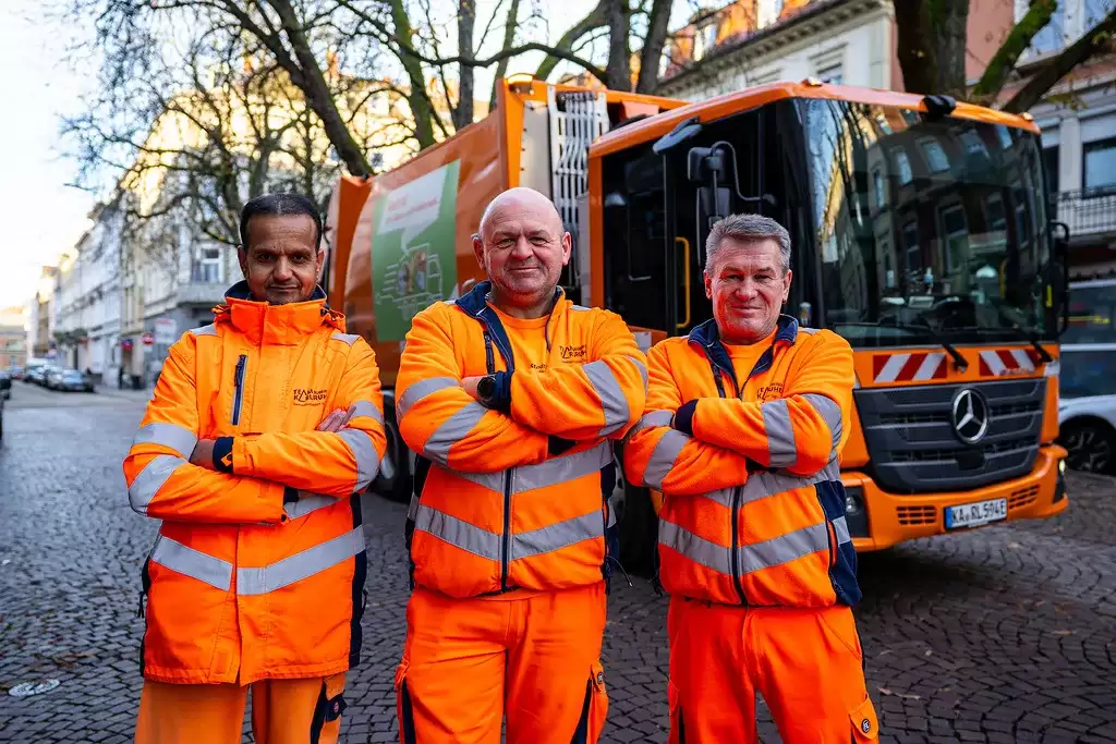 又安静又环保,18辆奔驰电动垃圾清运车在德国一城市上岗