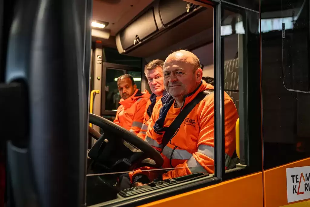 又安静又环保,18辆奔驰电动垃圾清运车在德国一城市上岗