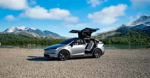 特斯拉Model X十年减重近200公斤：技术迭代重塑电动SUV轻量化标杆