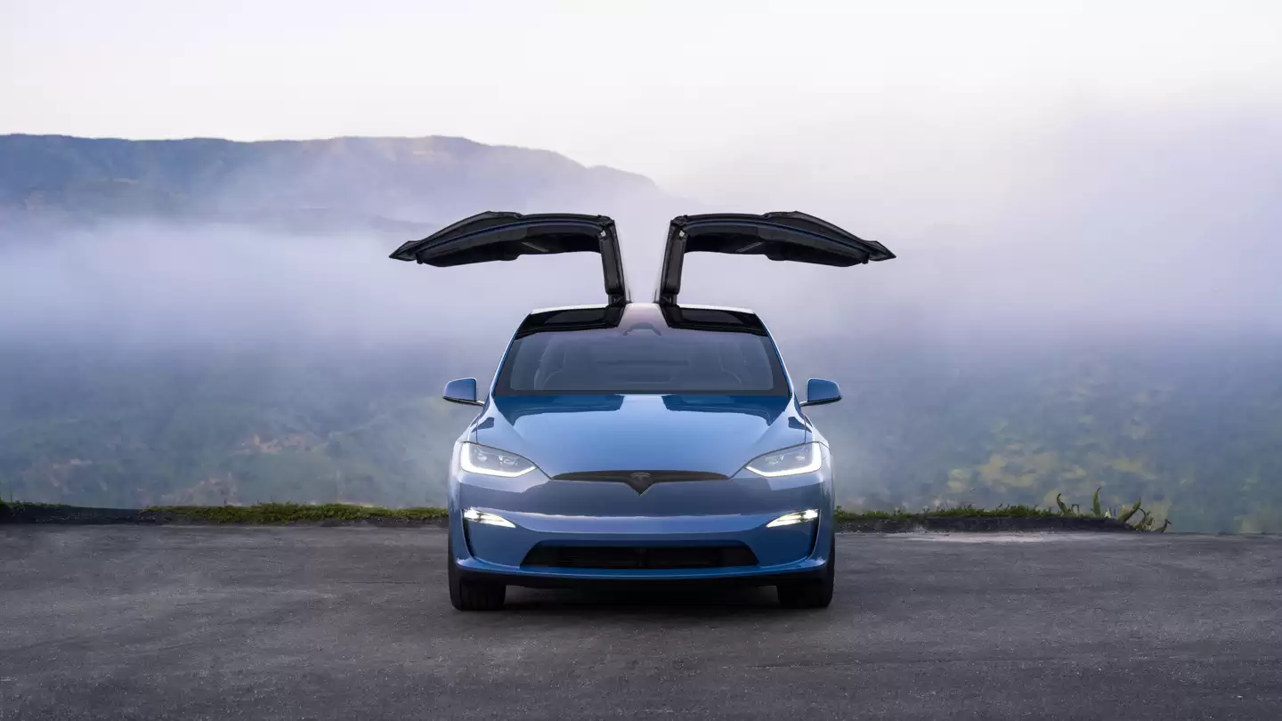 特斯拉 Model S/X 新增冰霜蓝、星钻黑车漆,还有动态氛围灯