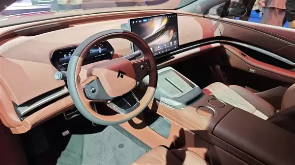 一键变尊贵四座!广汽昊铂A800内饰公布:全球首创2+1变形座椅