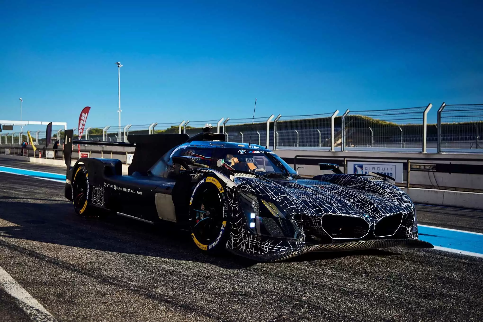 宝马发布 2026 款 M Hybrid V8 赛车，近 50% 车身部件焕然一新