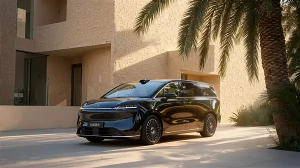 余承东放言超越所有旗舰!智界认领鸿蒙智行首款MPV