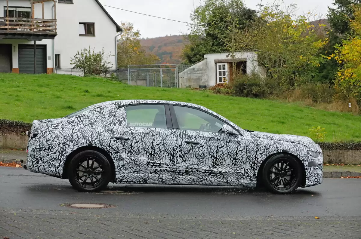 再见 EQE:内部文件称奔驰下一代纯电 E级将回归传统三厢设计