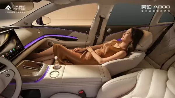 一键变尊贵四座!广汽昊铂A800内饰公布:全球首创2+1变形座椅