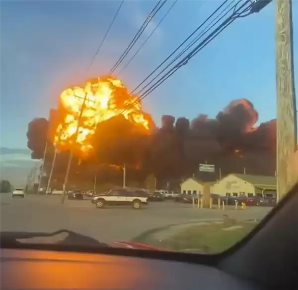 刚起飞就坠毁爆炸 美国麦道-11空难初步调查:发现金属疲劳裂纹