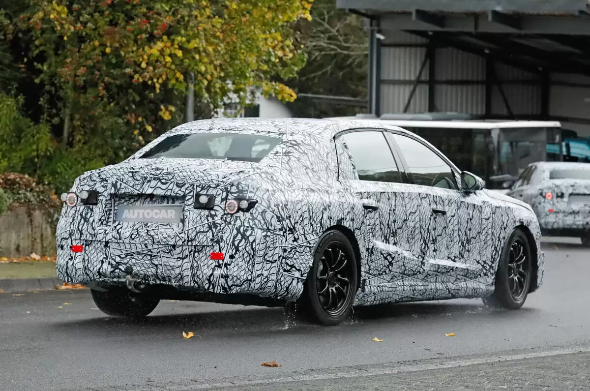 再见 EQE:内部文件称奔驰下一代纯电 E级将回归传统三厢设计