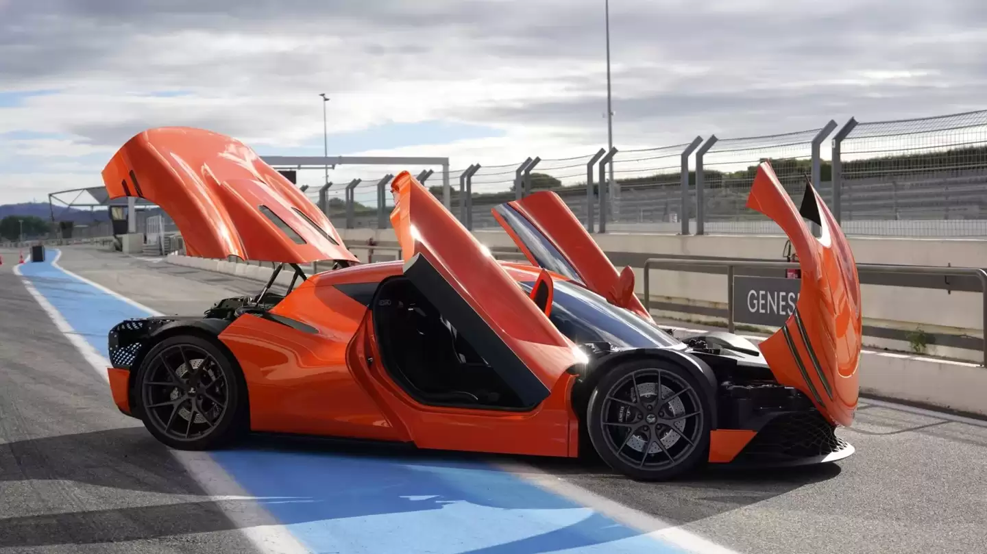 捷尼赛思首款“纯粹跑车”:Magma GT 概念车首秀,中置引擎