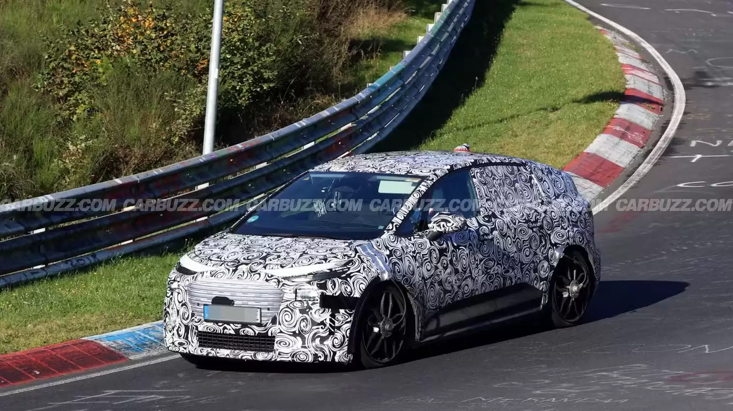 奥迪原型车现身纽北赛道：圆润车顶 + 分体大灯，预估为纯电版 Q2