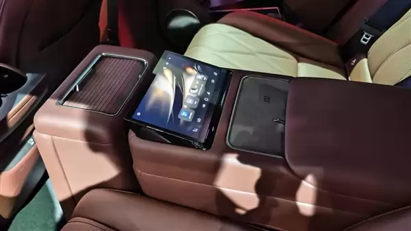 一键变尊贵四座!广汽昊铂A800内饰公布:全球首创2+1变形座椅