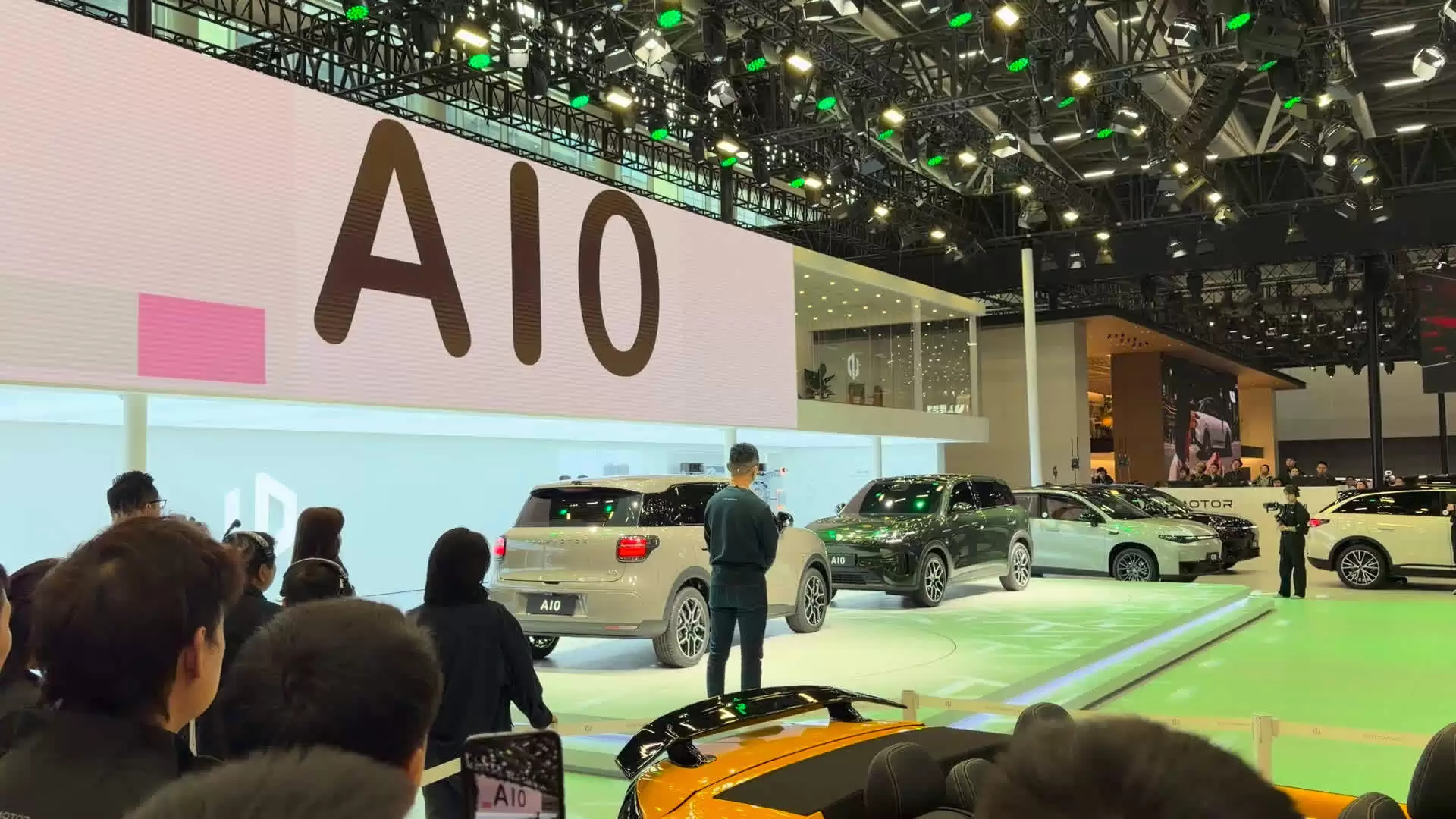 零跑 A10 纯电小型 SUV 首秀：激光雷达 + 高通芯片，续航超 500km