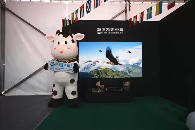 150 英寸海信激光电视亮相上海闪展，解锁家庭影院新姿势