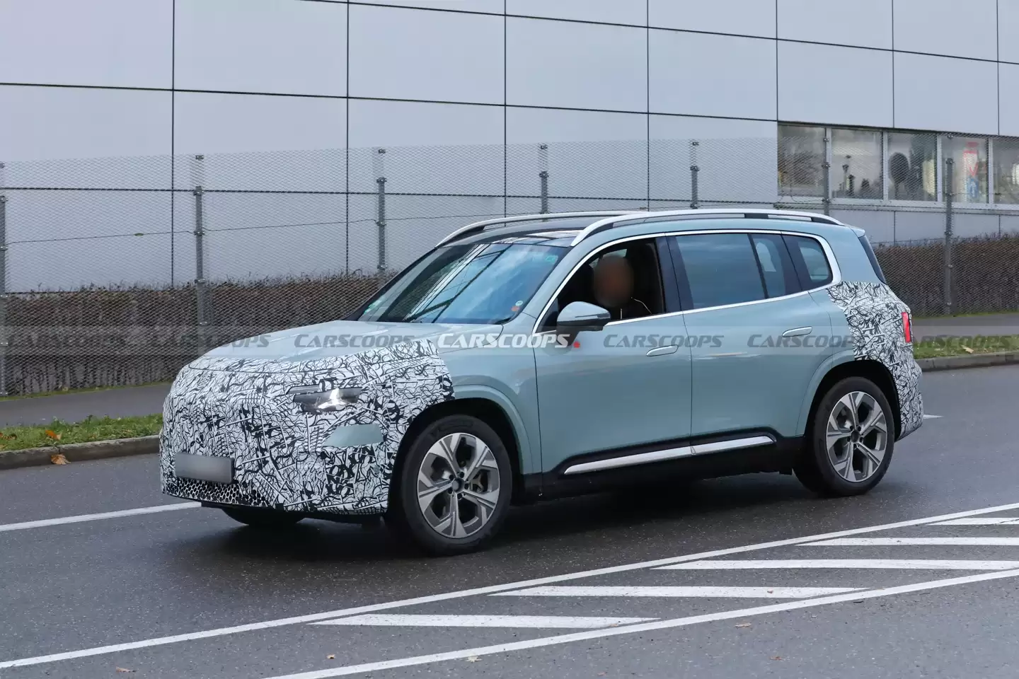 全新一代奔驰 GLB 低伪装谍照曝光,外观向 smart 精灵#5 靠拢