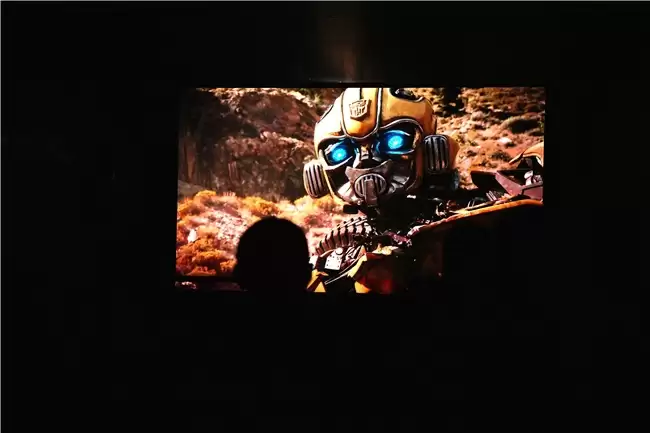 150 英寸海信激光电视亮相上海闪展，解锁家庭影院新姿势