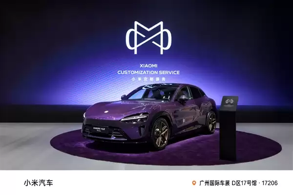 小米YU7 Max紫水晶首秀实拍 雷军：近50小时手工打磨 工艺媲美劳斯莱斯和宾利