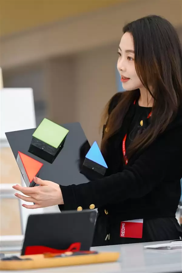 樊振东为Redmi K90系列超级像素屏命名：1:1:1屏