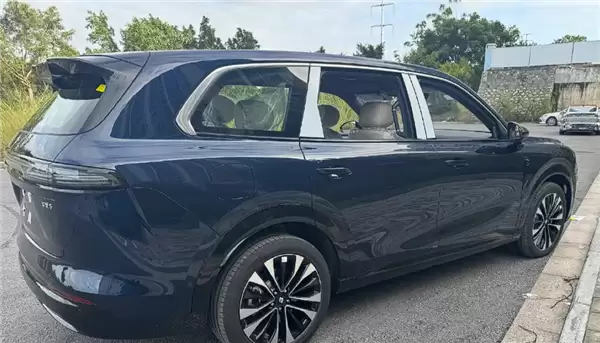 问界M9亲民平替 宝骏华境S实车曝光：用上舱内激光视觉