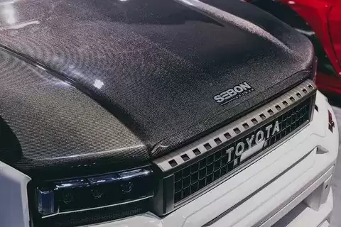 丰田普拉多东洋轮胎定制版发布,宽体越野新造型配混动四驱