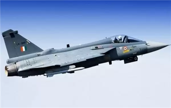 印度国产“光辉”战机迪拜飞行表演中坠毁:飞行员遇难