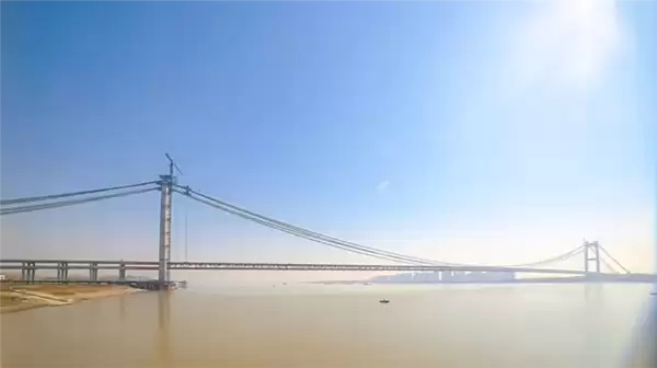 世界最大跨度四主缆悬索桥合龙：33万公里钢丝可绕地球8圈