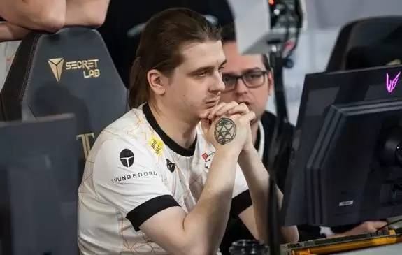 Fng盛赞Yamich与MidOne!MVP组合率MOUZ勇夺PGL瓦拉几亚冠军 Fng盛赞Yamich与MidOne!MVP组合率MOUZ勇夺PGL瓦拉几亚冠军