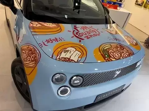 萤火虫广州车展双车亮相，广式早茶主题涂装成焦点