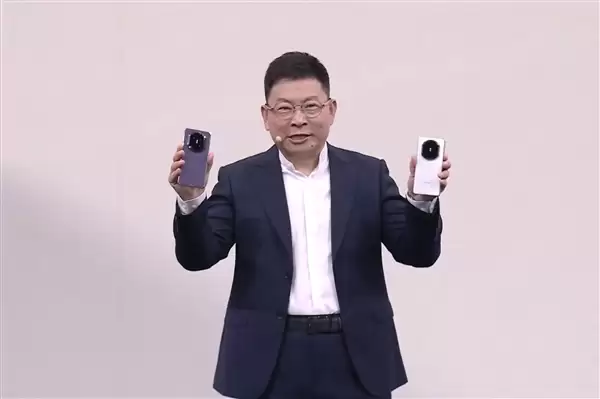 折叠屏最强者！华为折叠屏发货量超1000万台：市场份额68%