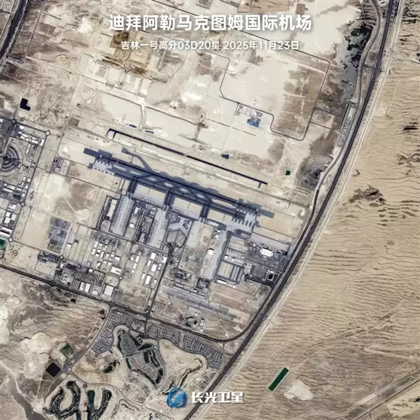 迪拜航展上印度“光辉”战机坠毁！太空都清晰可见