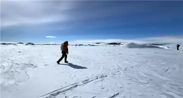 俞敏洪回应用员工血汗钱旅游：老板们也在拼命努力 我熬夜时间一定不比你们少