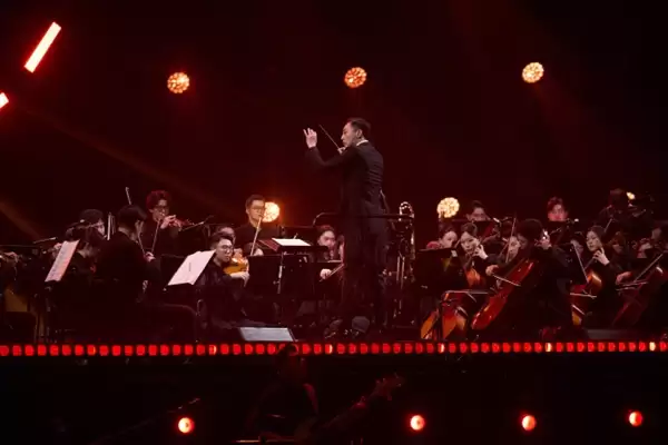 华为Mate 80发布会后 王赫野开場曲《篇章》太燃 音源查询量暴涨