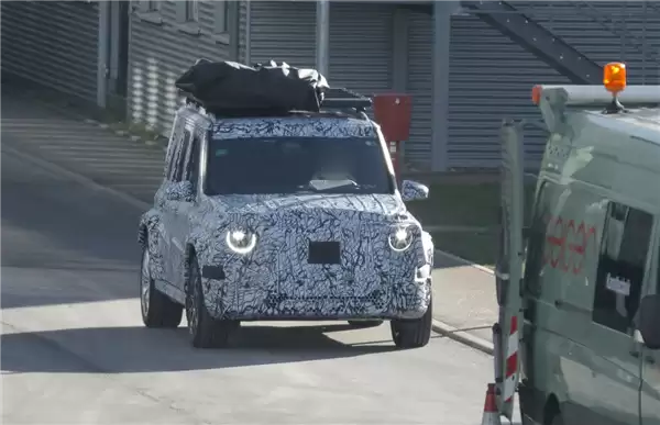 敢卖100万的纯电方盒子 奔驰小G谍照曝光:依旧硬派