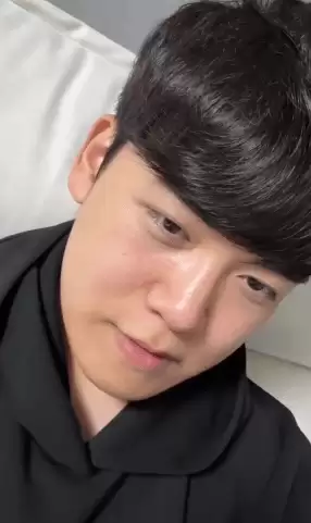 Gumayusi泪谈离队T1首秀直播:感谢粉丝,HLE新征程