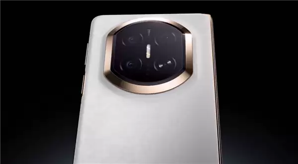 全系首发麒麟9030 Pro!余承东:买折叠屏就选华为Mate X7