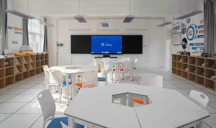 俞浩未来基金会教育公益双轨并行:“未来教室”与“灯塔计划”共筑创新人才培养新布局