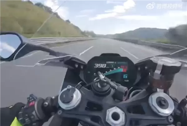 比高铁还快!国内有摩友在高速上狂飙至398km/h