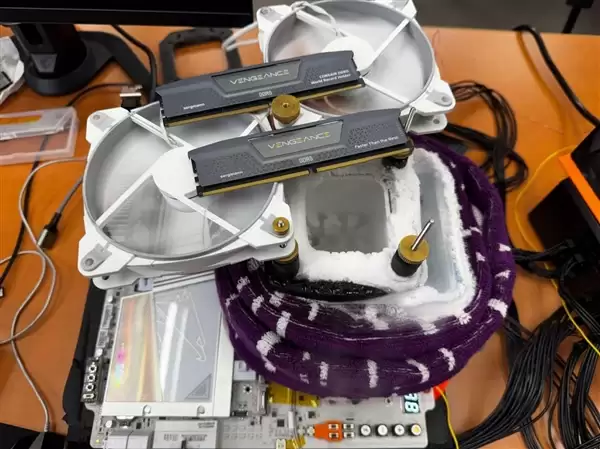 DDR5-14000不是梦！全新超频世界纪录达成13530MT/s