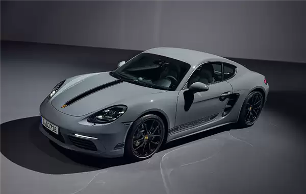 2.0T保时捷开8000公里保养收费近万元 博主韩路：胡闹！