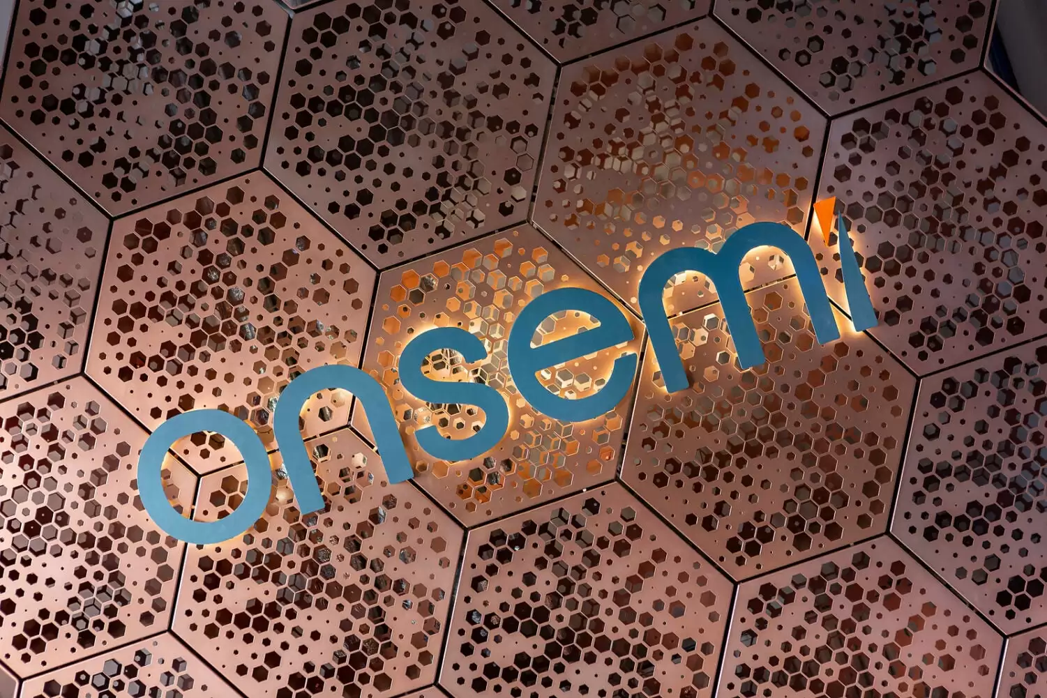 欧盟委员会批准捷克政府对安森美 SiC 工厂 1200 亿捷克克朗补贴