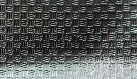 华为Mate 80 Pro Max发布：7999元起，背板藏MATE彩蛋