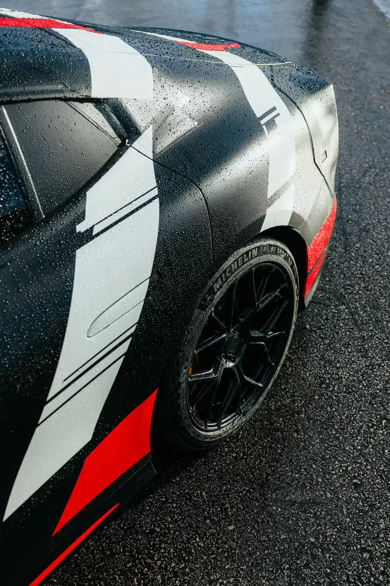 AMG 全新四门 GT 轿跑踪迹渐现：三电机 1341 马力，还将主打轻量化