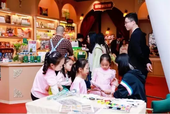 二次元文化为消费添趣 华润万家主题快闪活动打造“神秘”奇遇体验