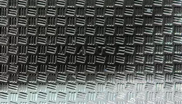 华为Mate 80 Pro Max机身纹理藏着彩蛋:四个字