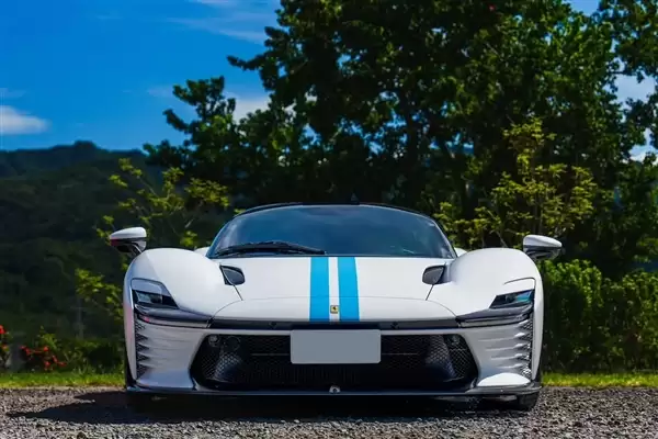 落地超2000万的超跑王者 林俊杰晒出新车法拉利Daytona SP3