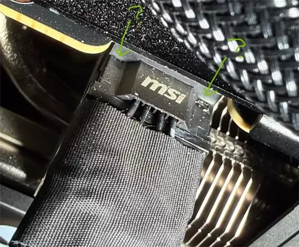 RTX 5090又烧了！直接融化焊死在GPU上取不下来