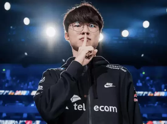 马斯克宣布Grok5将战T1战队，人机对决引全球热议