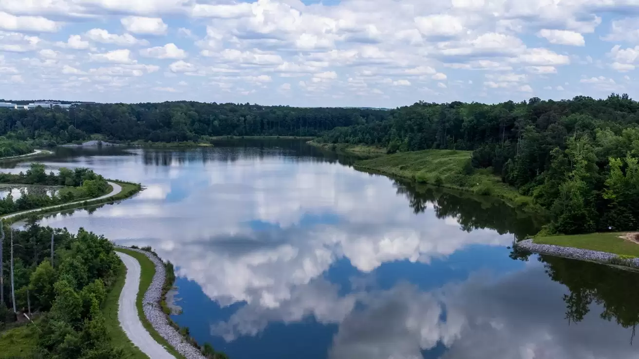 苹果美国北卡园区项目获4年延期：最快2026年动工，未来39年可获超8亿美元税收减免