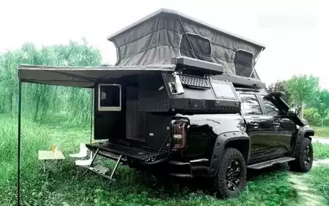 皮卡房车改装新潮流:背驮升顶设计引领户外出行
