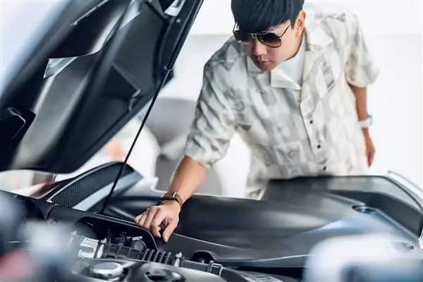 落地超2000万的超跑王者 林俊杰晒出新车法拉利Daytona SP3