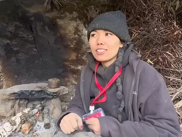 荒野求女选手冷美人出院:坐车回家看两个孩子