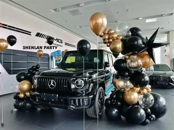 女车主280多万买奔驰大G 发现新车被喷漆换件！4S店解除合同不卖了